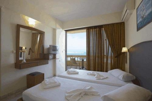 Фото Theo Beach Hotel Apartments