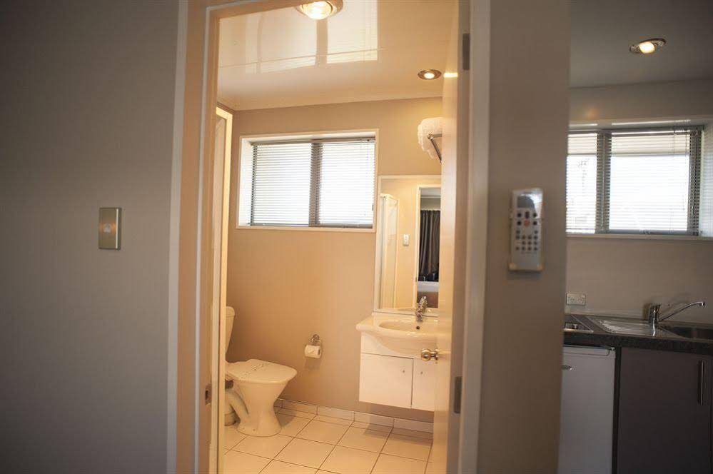 Фото Arthur's Court Motor Lodge