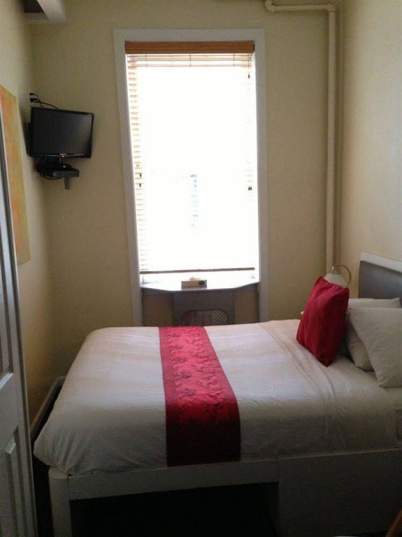 Фото Colonial House Inn