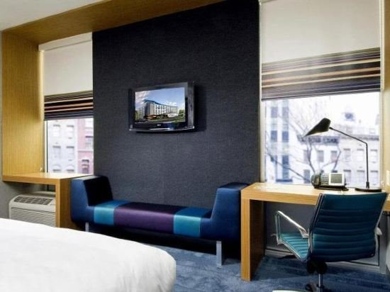 Фото Aloft Vaughan Mills