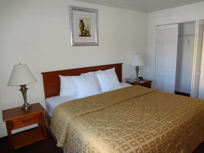 Фото Econo Lodge Airport at Rj Stadium