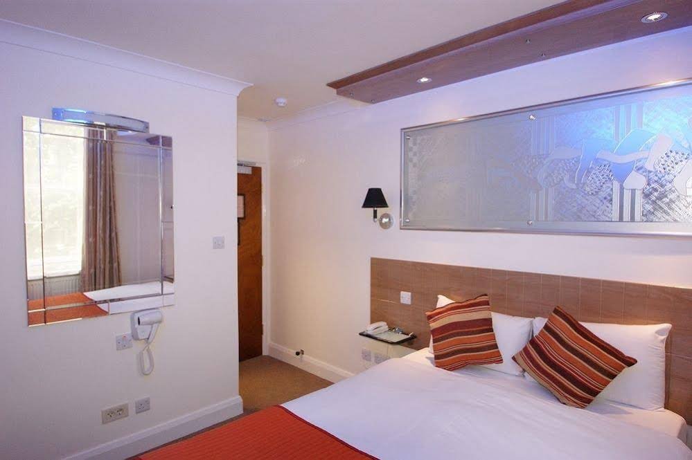 Фото Westpoint Hotel