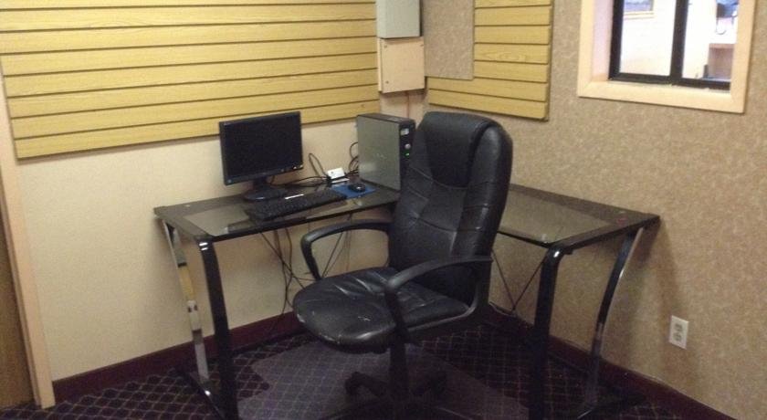 Фото Quality Inn & Suites Albuquerque North near Balloon Fiesta Park