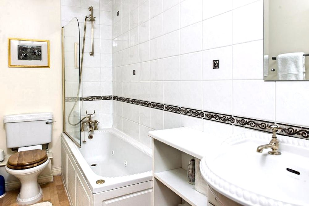 Фото Charming Old Town Apartment