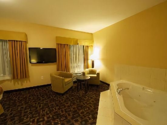 Фото Days Inn & Suites by Wyndham Winnipeg Airport Manitoba