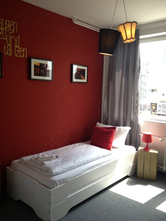 Фото отеля 2