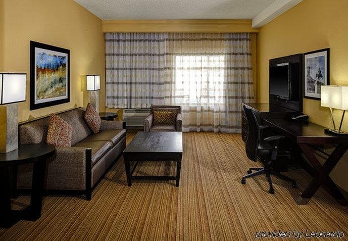 Фото Courtyard by Marriott Vanderbilt-West End