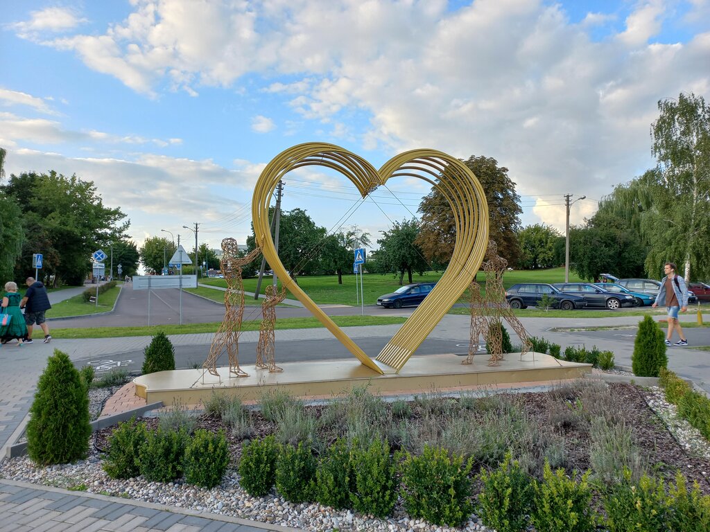 Жанровая скульптура Арт-объект Сердце Бреста, Брест, фото