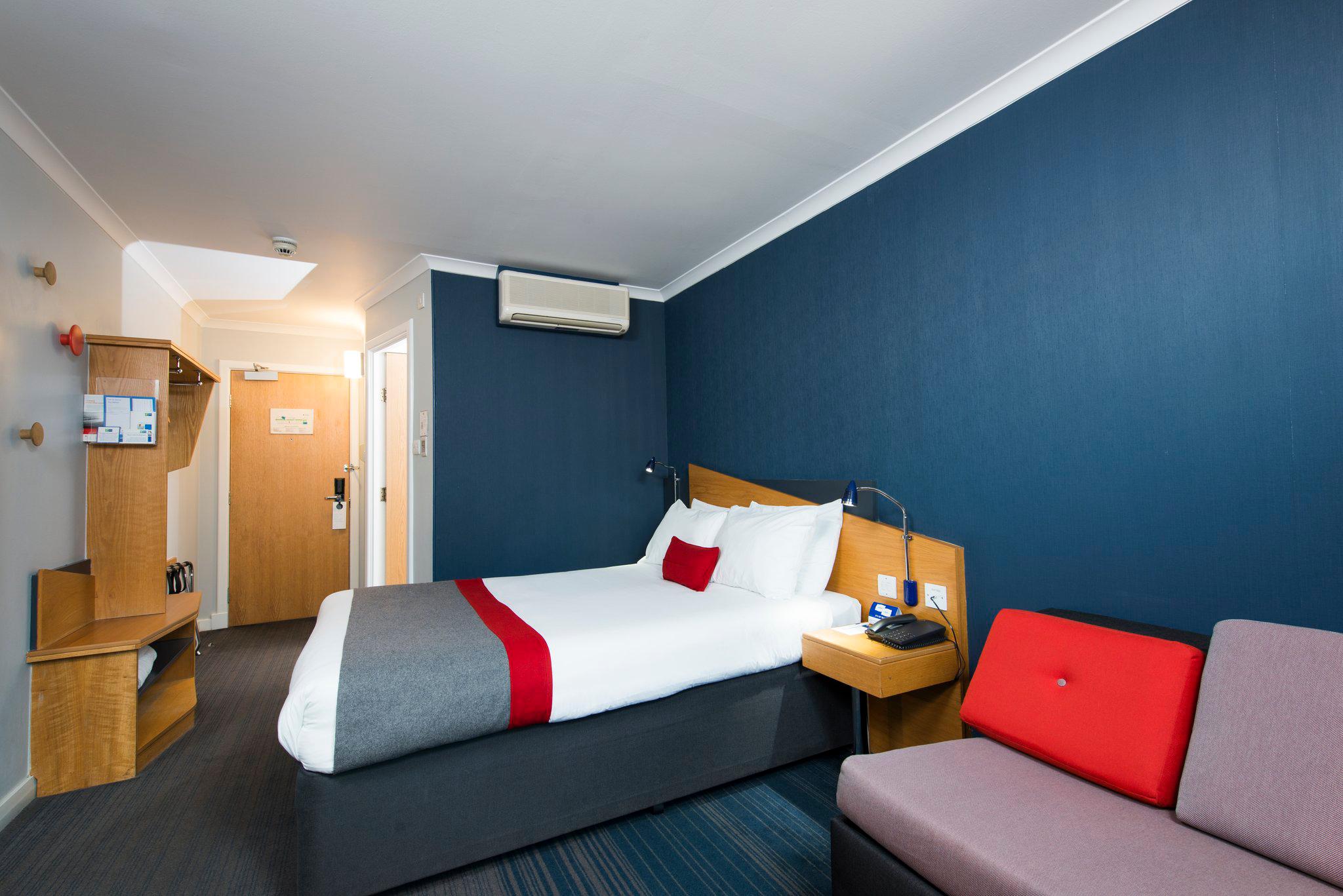 Фото Holiday Inn Express Birmingham - Oldbury, an Ihg Hotel