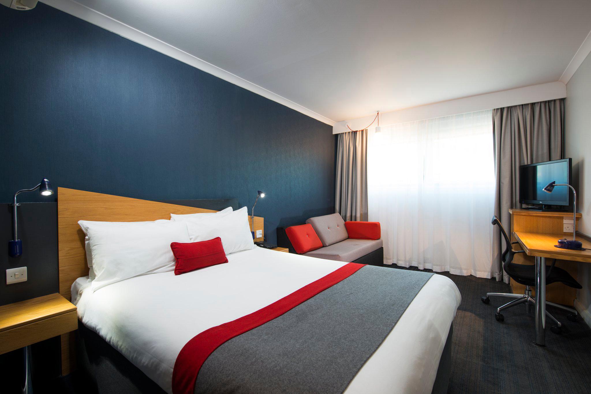 Фото Holiday Inn Express Birmingham - Oldbury, an Ihg Hotel