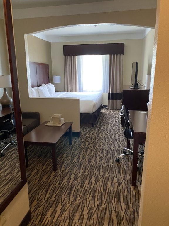 Фото Comfort Suites Salem