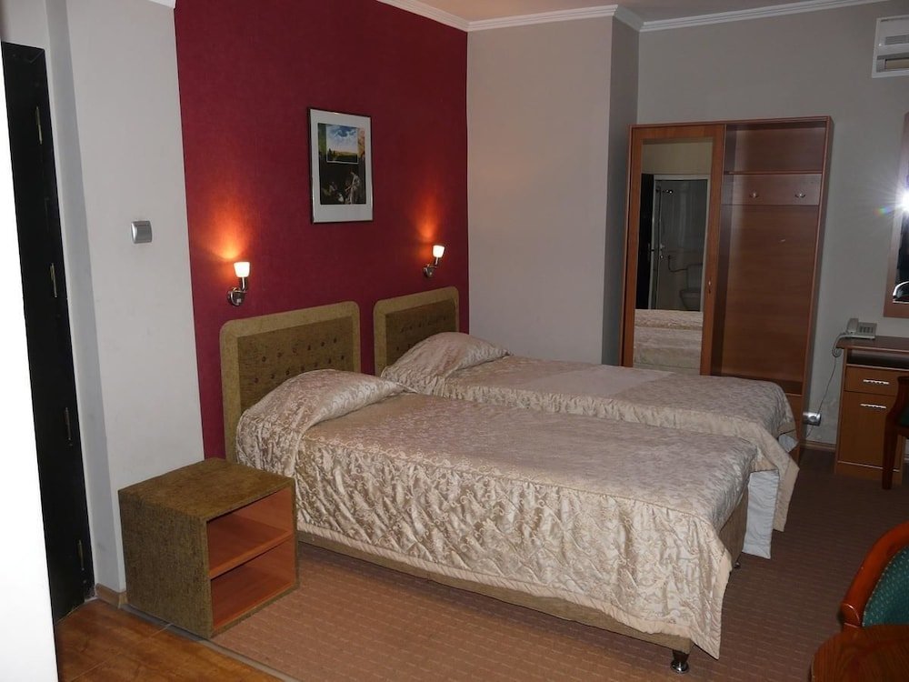 Фото Hotel Ustra