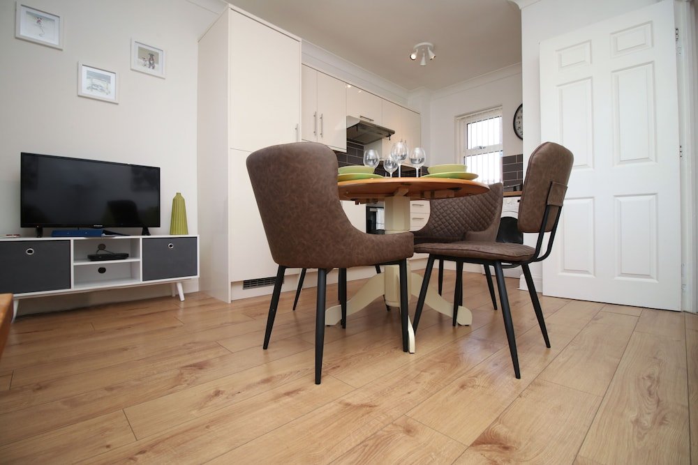 Фото Stay In Cardiff Canton St. John's Court Apartment