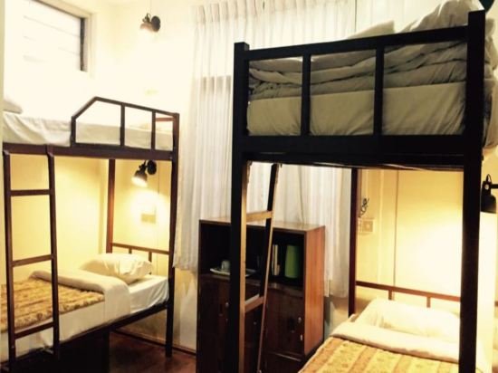 Фото Mr. Charles Hotel