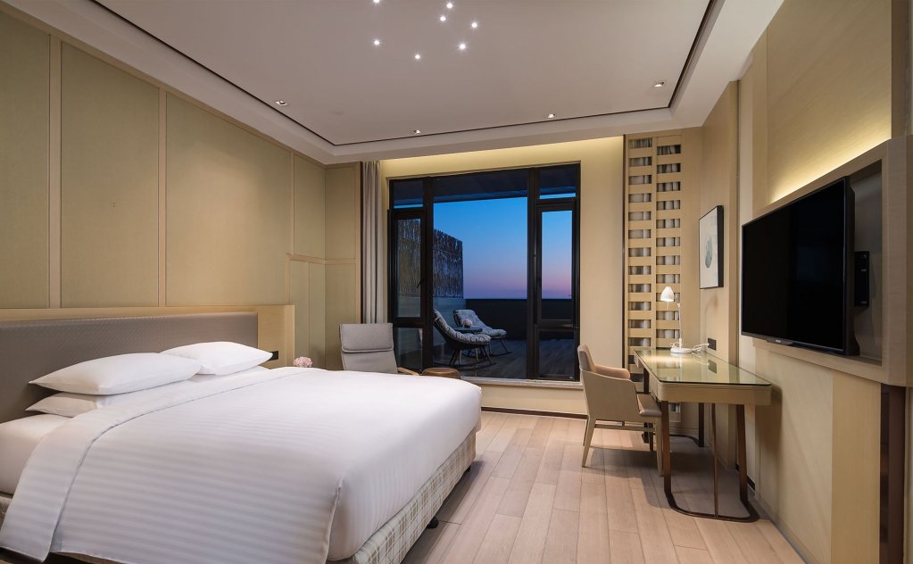 Фото Courtyard Shanghai International Tourism and Resorts Zone