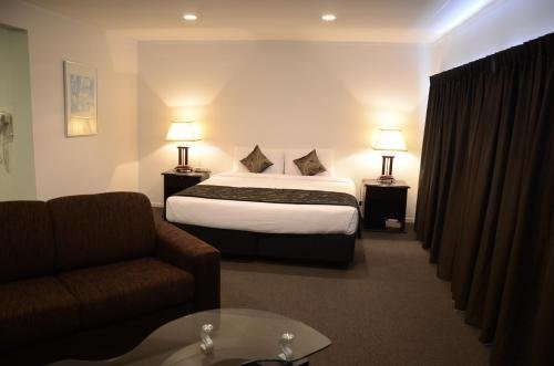 Фото Alpers Lodge & Conference Centre