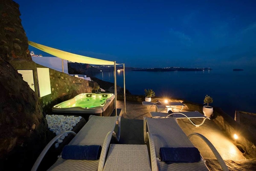 Фото Allure Breeze Suites