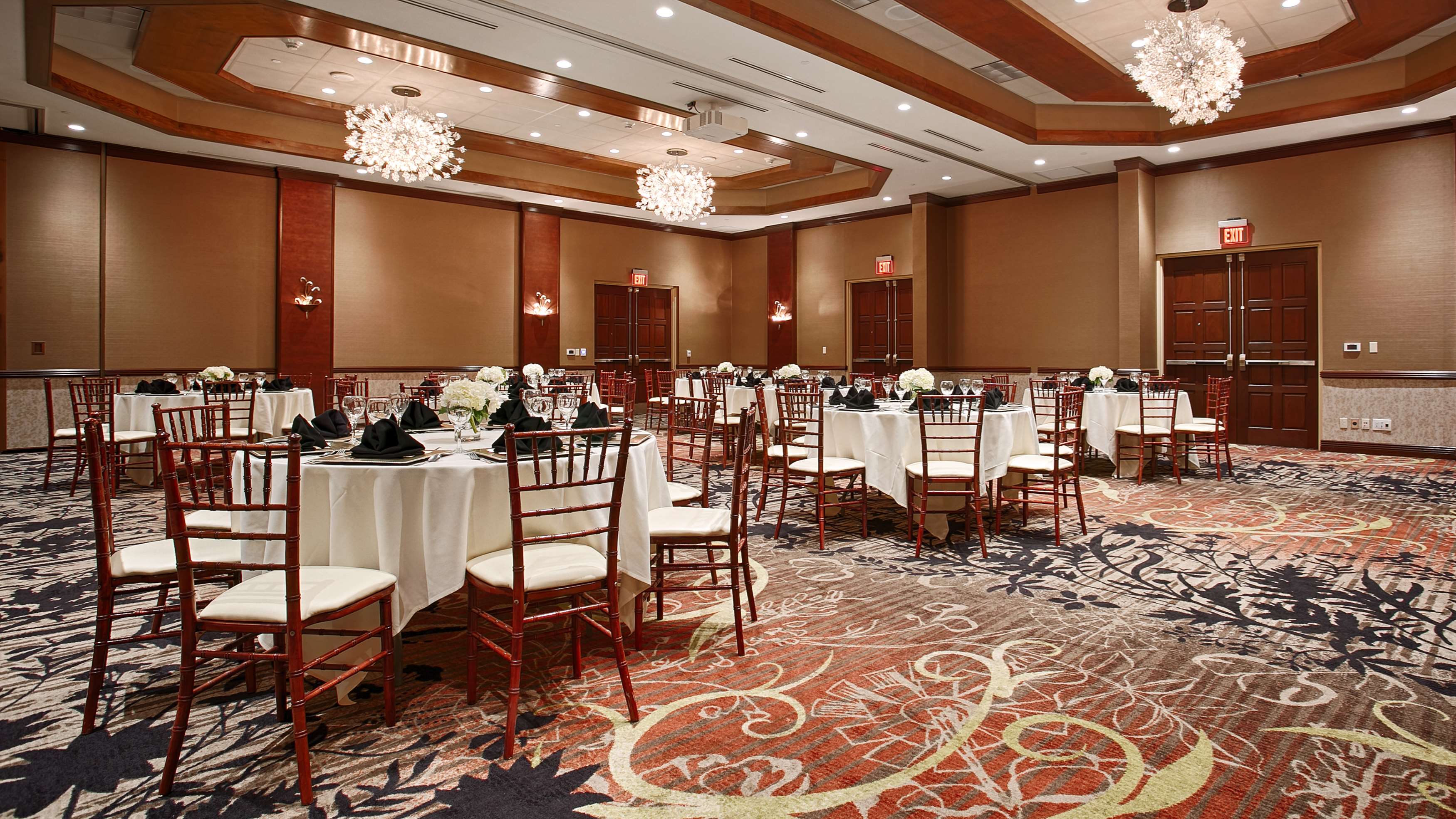 Фото Best Western Premier Waterfront Hotel & Convention Center