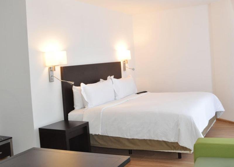 Фото Fiesta Inn Naucalpan