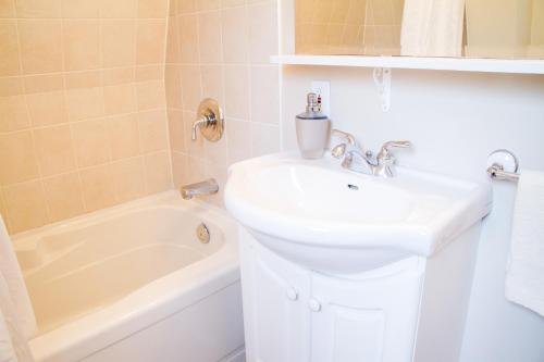 Фото Charlotte's Rose Inn