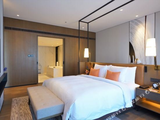 Фото Wyndham Grand Yangon Hotel