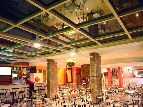 Фото La Posh Hotel