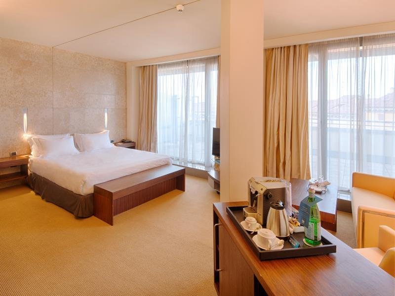 Фото Nh Bologna de la Gare