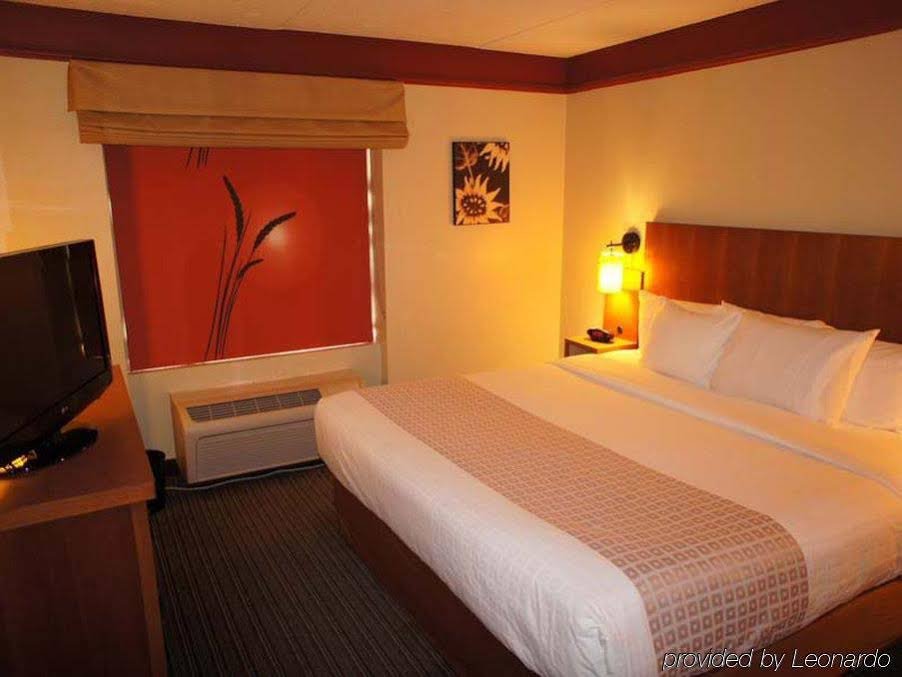 Фото La Quinta Inn & Suites by Wyndham Raleigh Crabtree