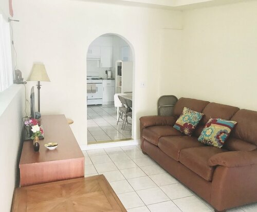 Гостиница Entire 3 Bedrooms Guest House Close Beach Downtown