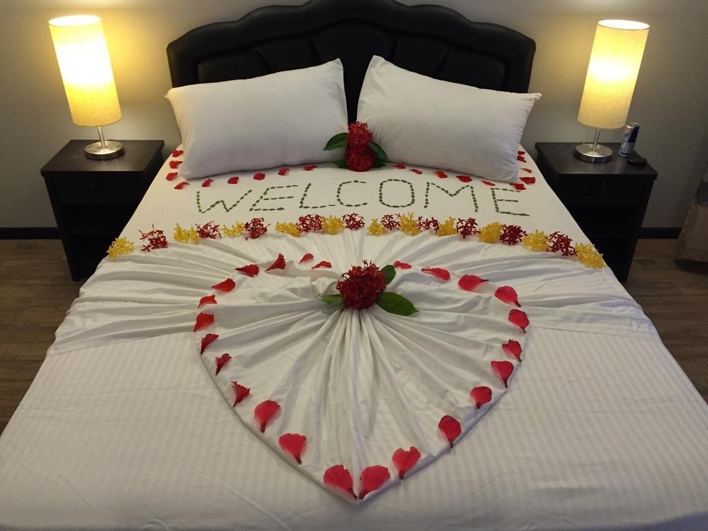 Фото Local Island Inn