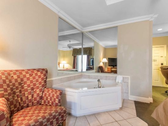 Фото Comfort Inn at Northwest Expressway