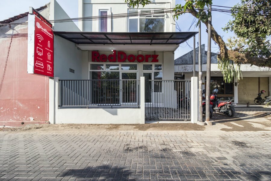 Гостиница RedDoorz near Mall Ambarukmo Yogyakarta, Земля, фото