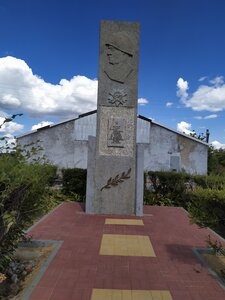 Землякам, павшим в годы Великой Отечественной войны (Volgograd Region, Yelanskoye gorodskoye poseleniye, selo Ivanovka, ulitsa Mira), monumento, memorial