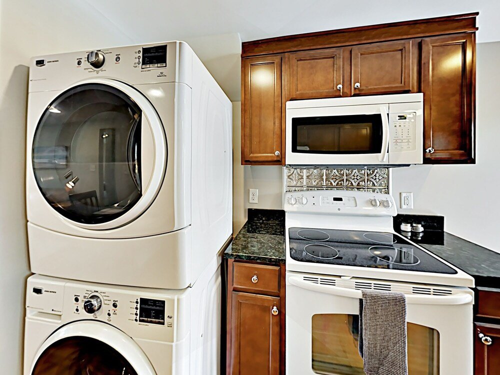 Фото New Listing! 2 Amazing Units, Walk To Forsyth Park 4 Bedroom Duplex