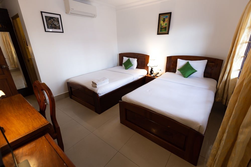 Фото The Riverside Hotel Phnom Penh