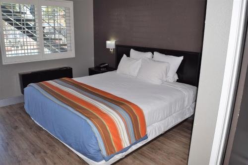 Фото Knights Inn San Ysidro