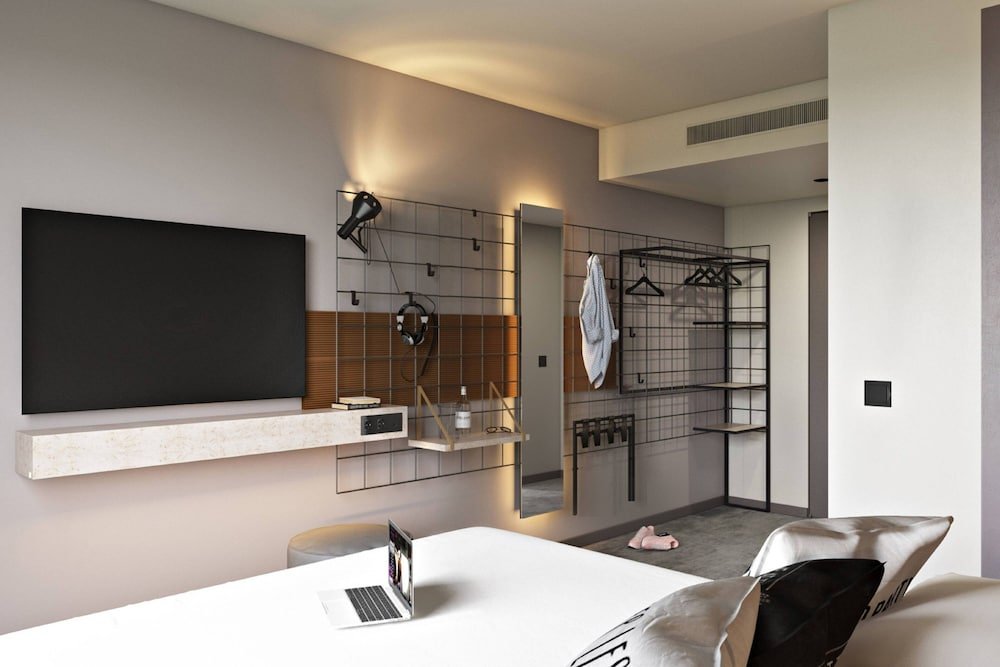 Фото Moxy Hamburg Altona