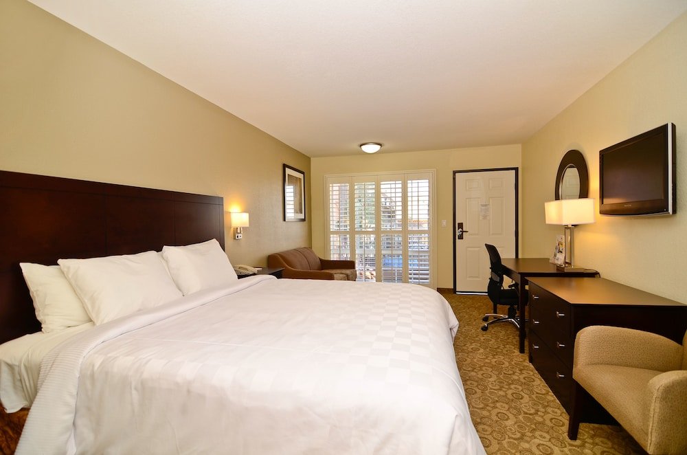 Фото Rodeway Inn near Melrose Ave