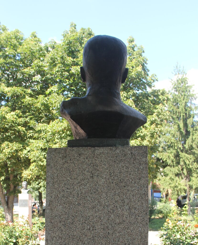 Monument, memorial Бюст Героя Советского Союза Евтушенко Александра Семеновича, Valuyki, photo