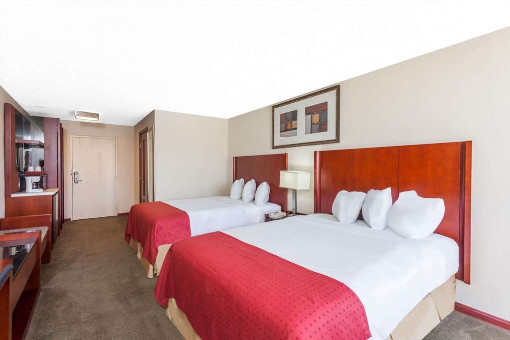 Фото DoubleTree by Hilton Palmdale, Ca