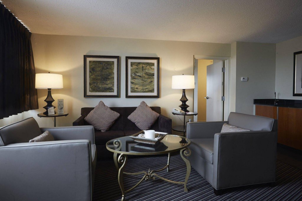 Фото Crowne Plaza Syracuse