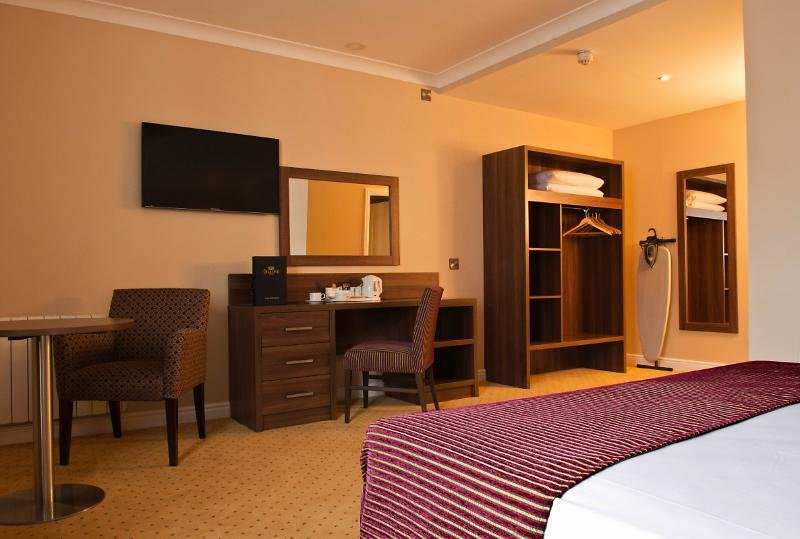 Фото Latterkenny Court Hotel