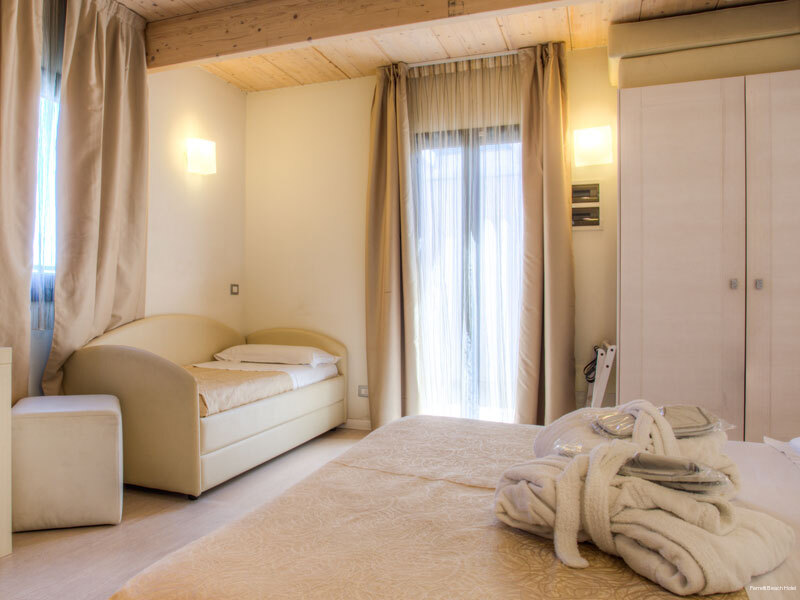 Фото Ferretti Beach Hotel