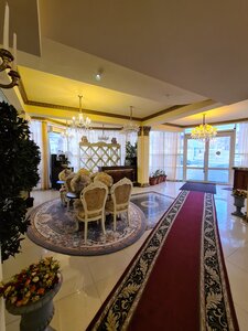 Golden Hotel