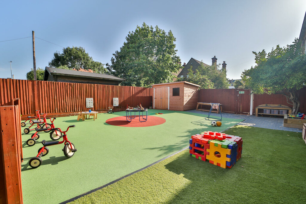 School Bright Horizons Raynes Park Day Nursery and Preschool, London, photo