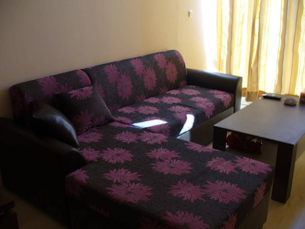 Фото Rose Garden Omax Hotel Apartments