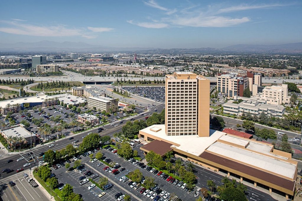 Фото Doubletree by Hilton Anaheim - Orange County