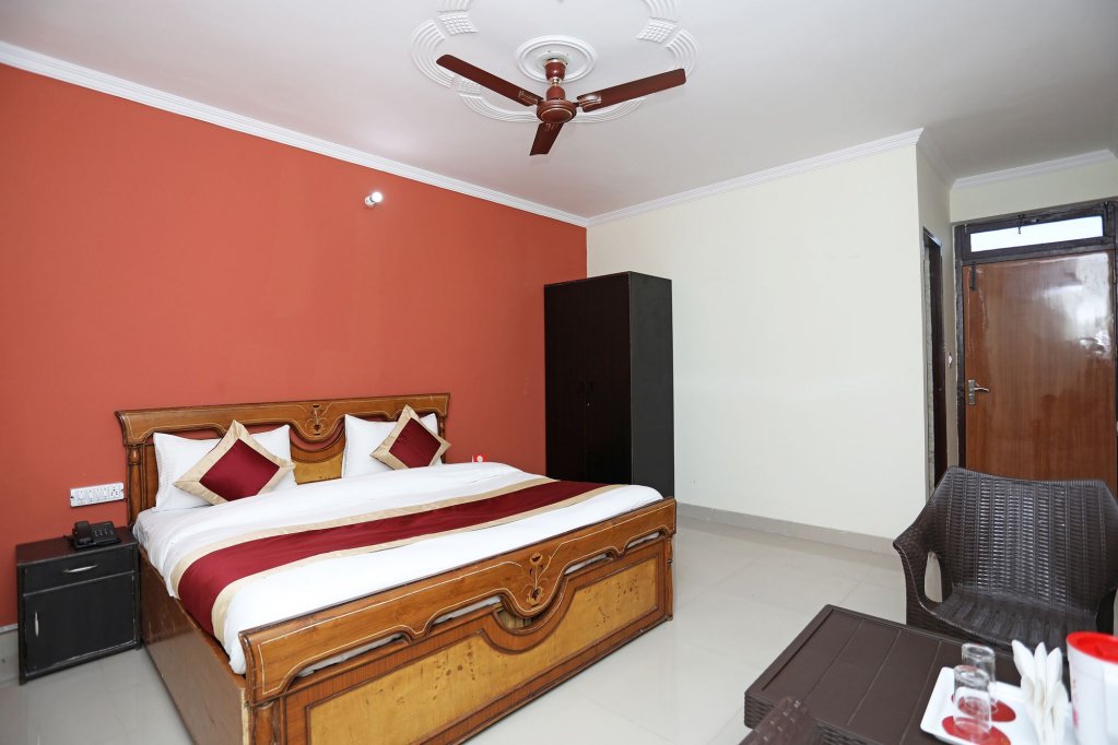 Фото Oyo 10877 Hotel R K Residency