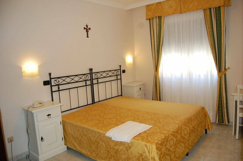 Гостиница Hotel Villa San Pietro в Сан-Джованни-Ротондо