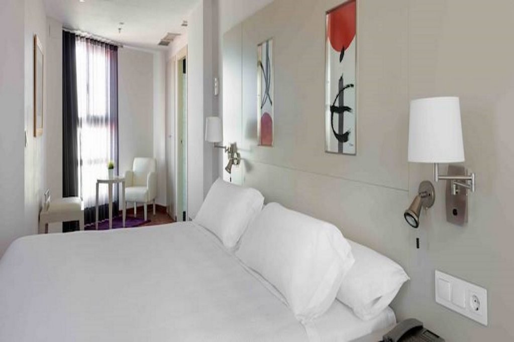 Фото Nh Valencia Las Artes